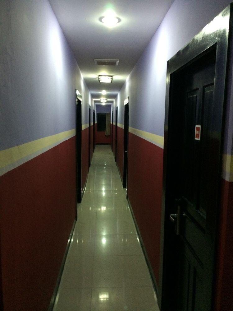 Hollywood Hotel Yakarta Exterior foto